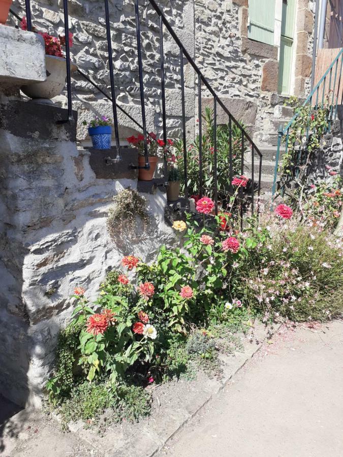 Le Refuge Des Alpes Mancelles Lägenhet Fresnay-sur-Sarthe Exteriör bild