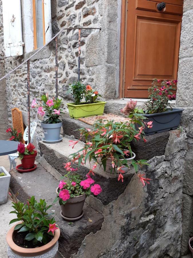 Le Refuge Des Alpes Mancelles Lägenhet Fresnay-sur-Sarthe Exteriör bild